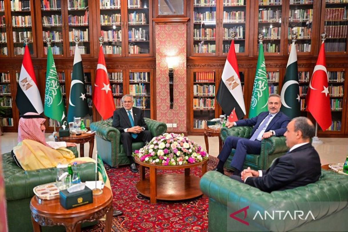 Four foreign ministers support Pakistan's initiative to host US-Iran negotiations