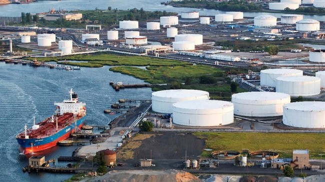 Indonesia to Import 135 Million Barrels of Crude Oil in 2025, Here Are the Sources