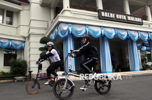 Due to Trump, Central Java Civil Servants to Cycle to and from the Office