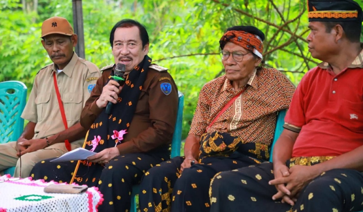 Instead of Addressing the Quality of the Ngera-Puuwada Road, Nagekeo Regent Tends to Sideline Public Criticism