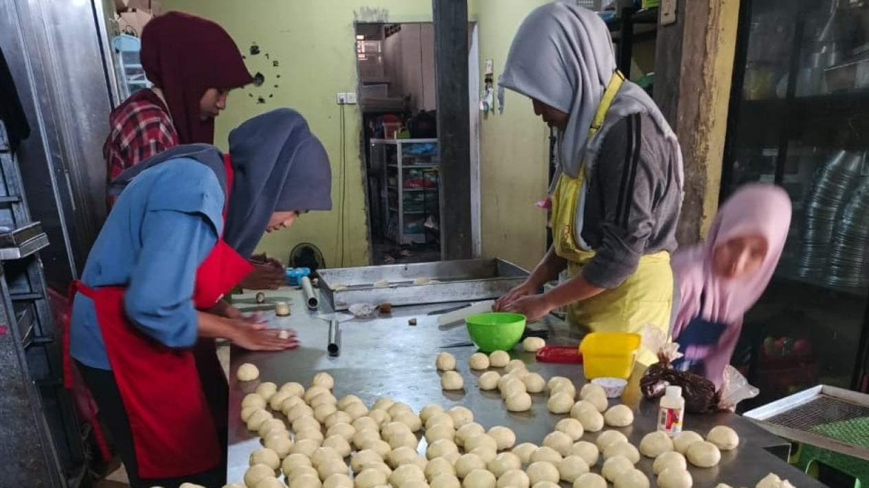 MBG Blessing! Cilacap Bakery UMKM Flooded with Orders, Turnover Surges