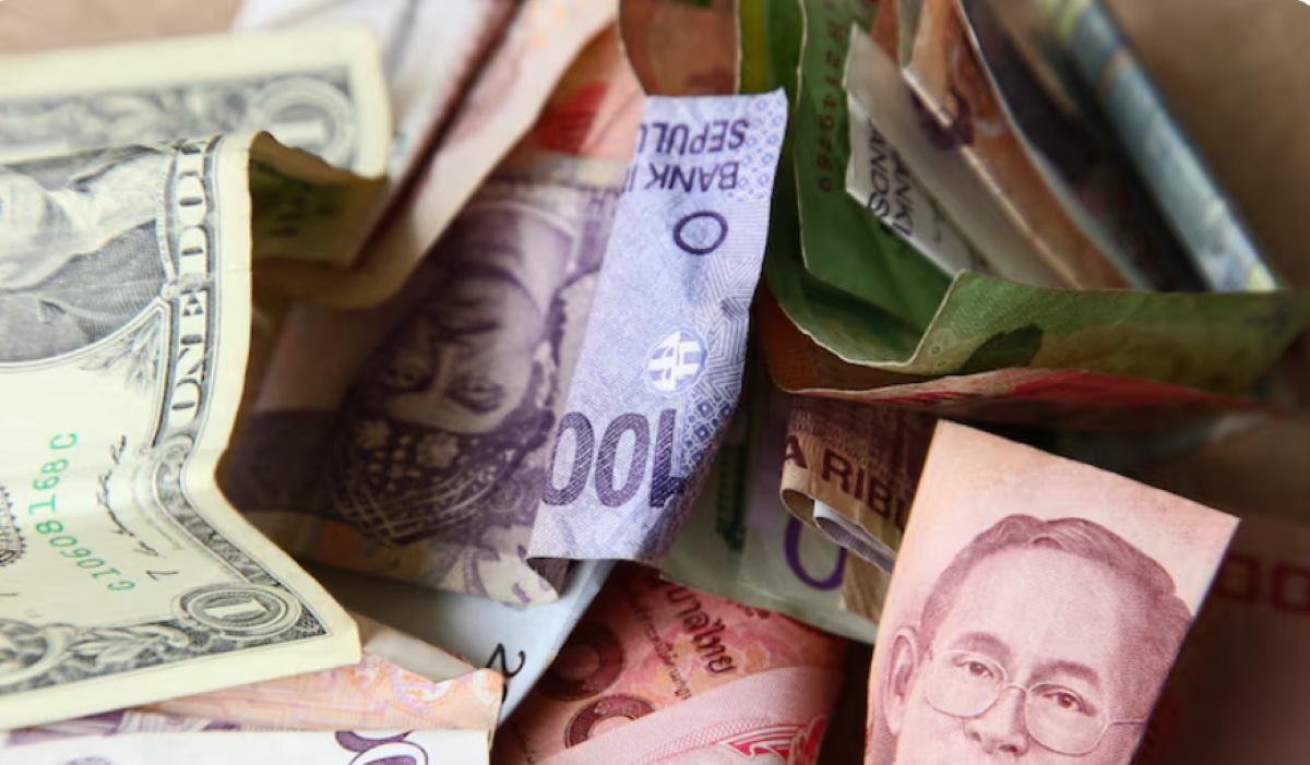 Rupiah Closes Weaker at 17,000 on Monday, March 30