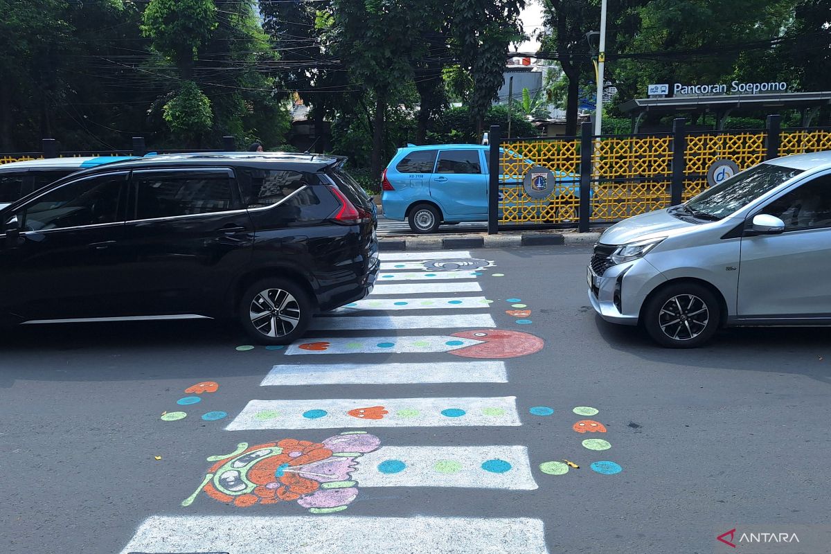 Zebra crossing in Tebet viewed as fundamental right for pedestrians
