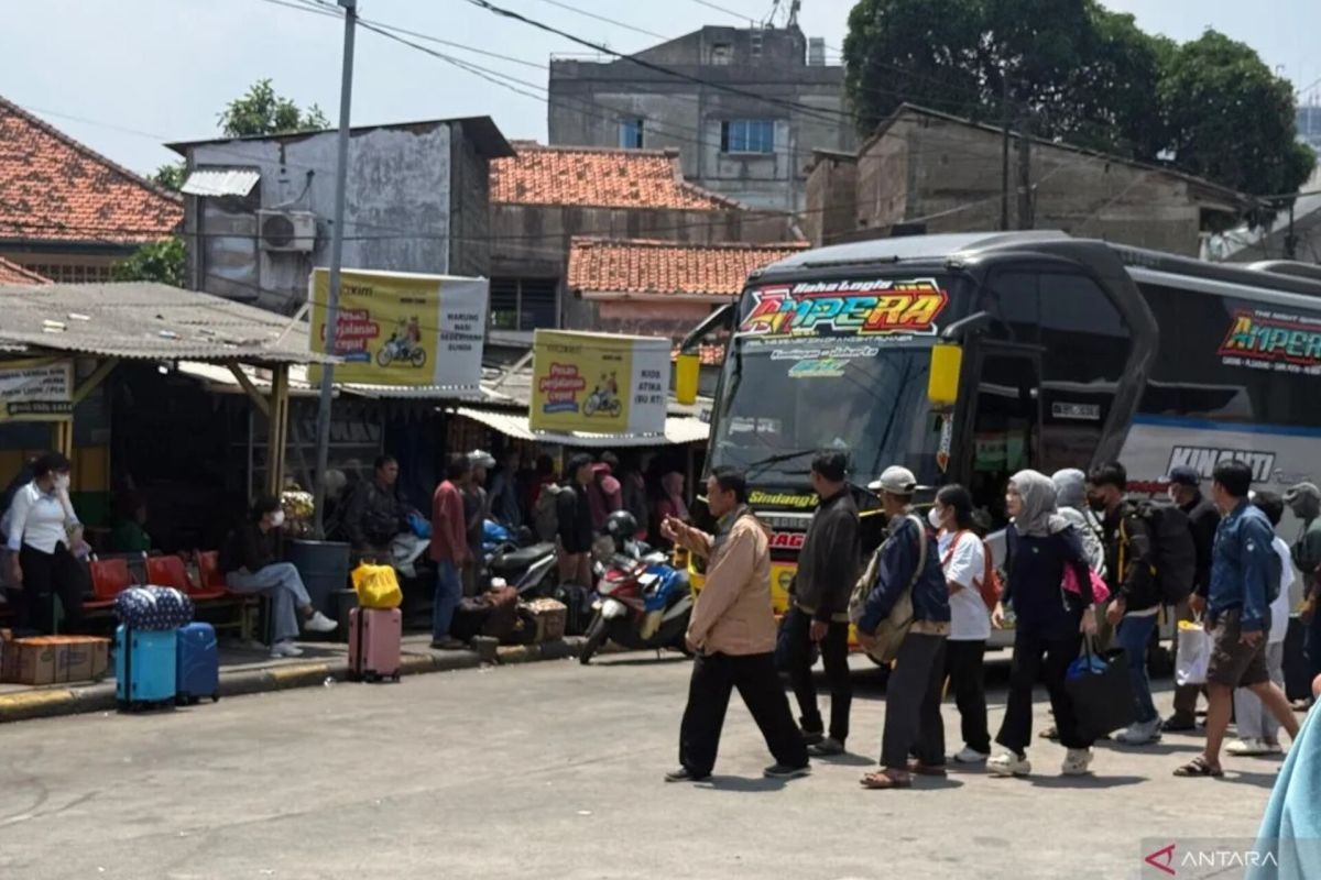 Return Passengers at Lebak Bulus Terminal Reach 2,485 People