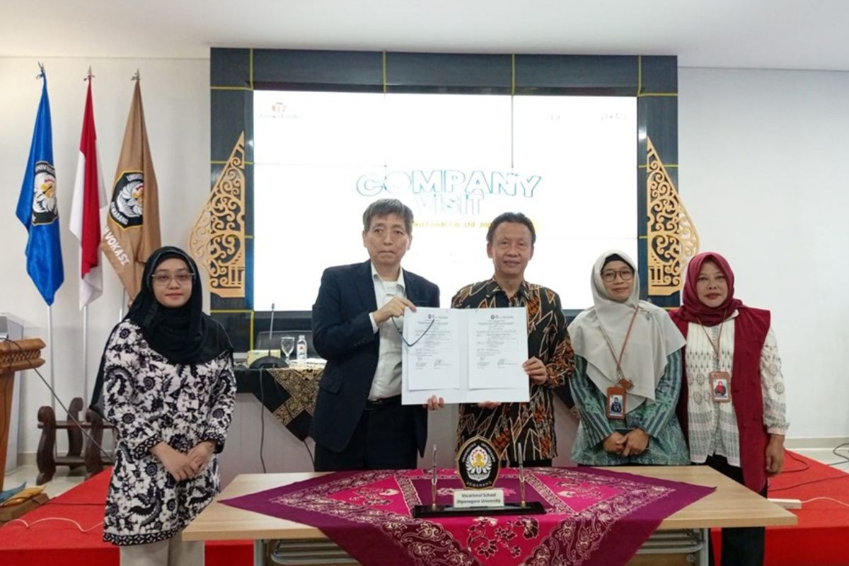 Boosting Competence: Diponegoro University Vocational School Partners with Foreign Company