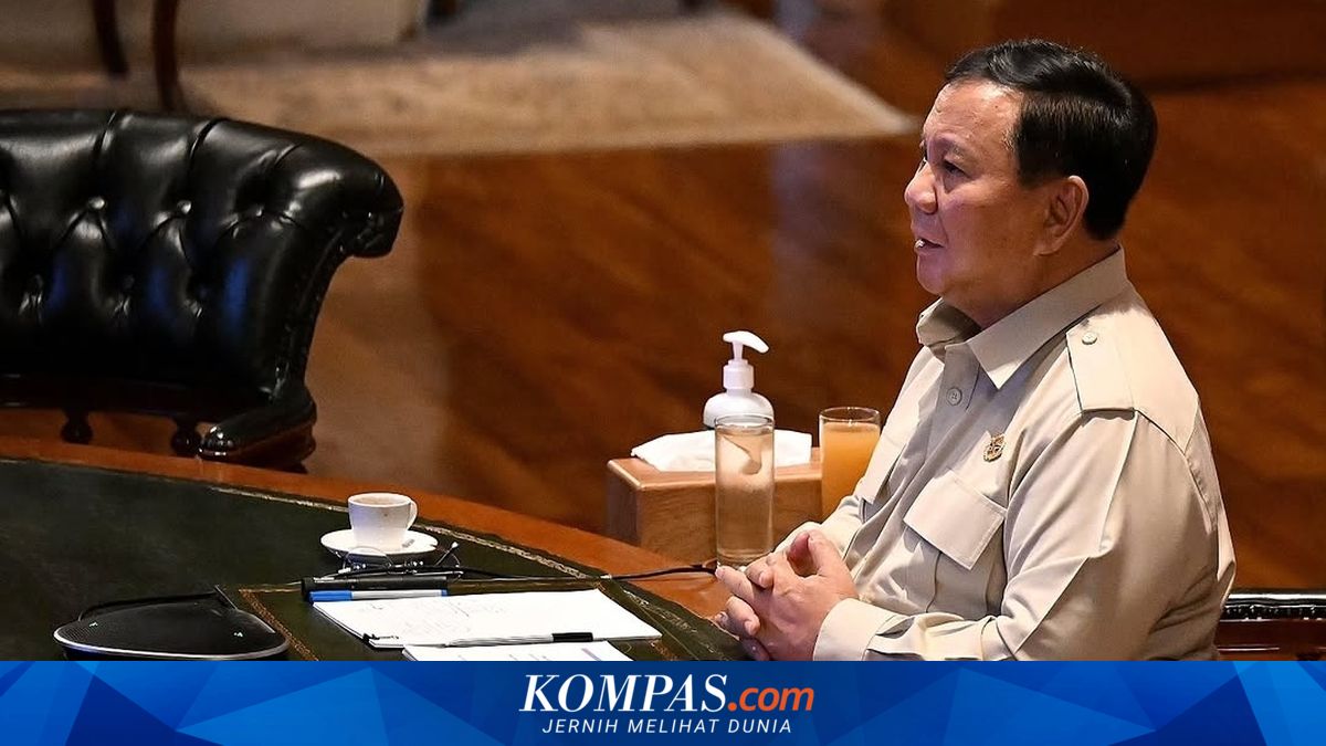 Prabowo Apologises to His Ministers for Being Too Micromanaging