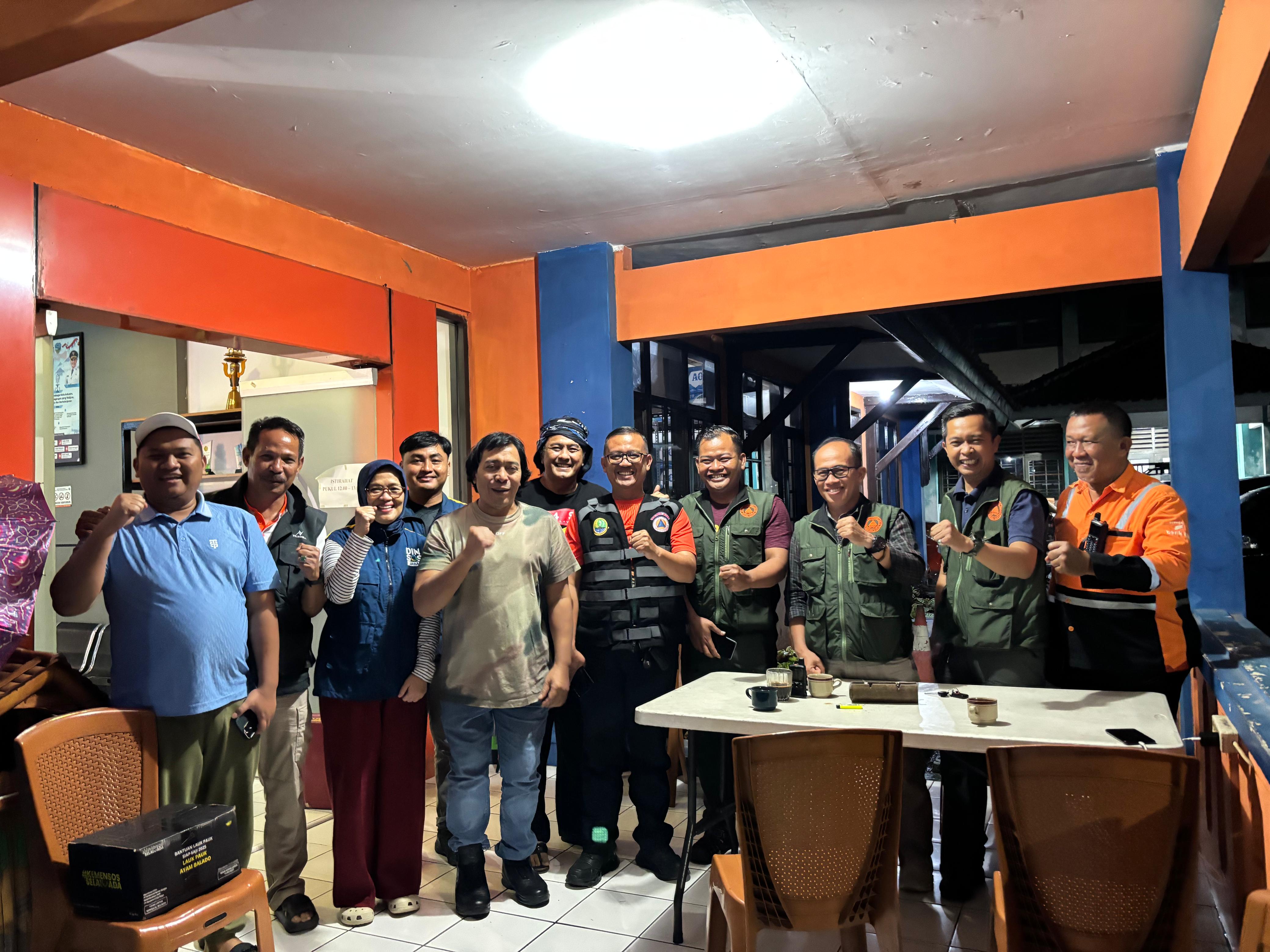 Komeng Visits Tasikmalaya City, Distributes Aid to Disaster Victims