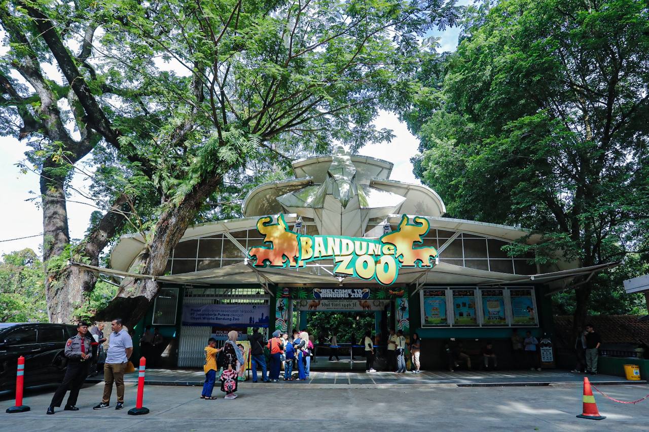 West Java Provincial Government to Send Feed for Animals at Bandung Zoo