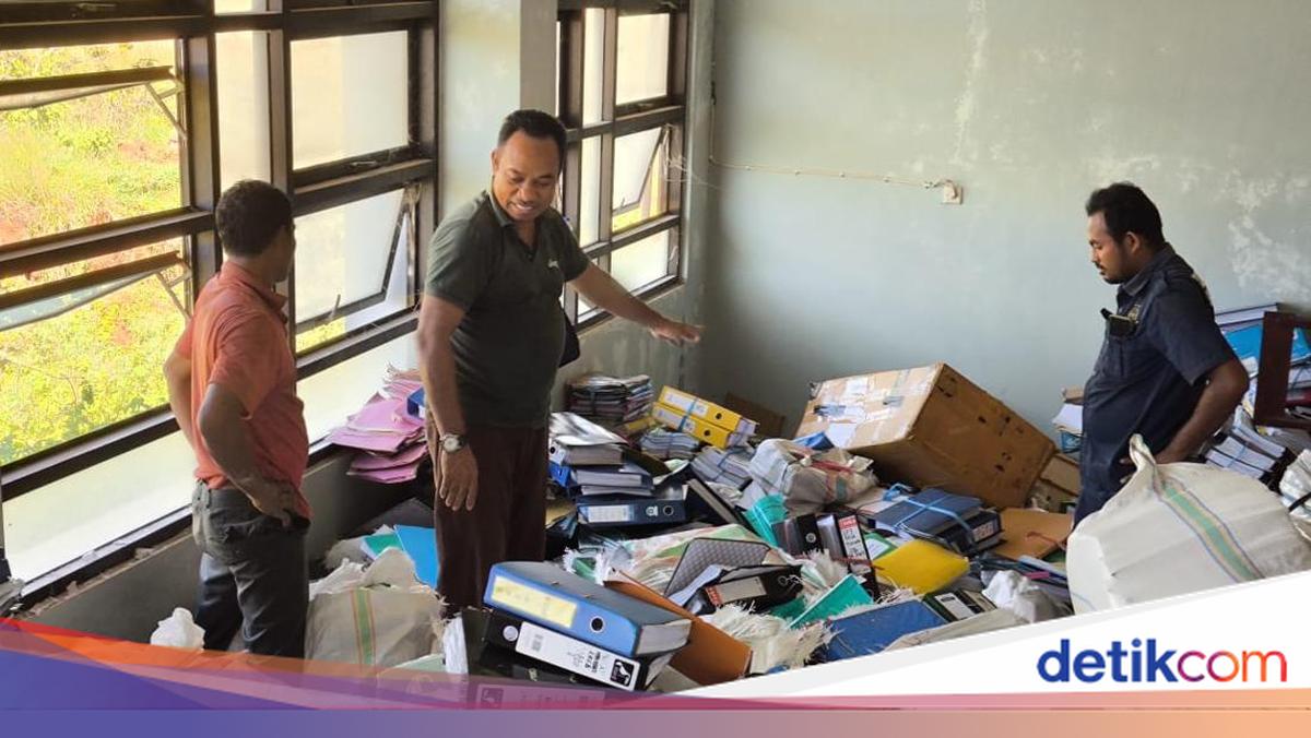 Prosecutors Raid BKAD and Disperindag Offices in Sabu Raijua, Seize 34 Documents