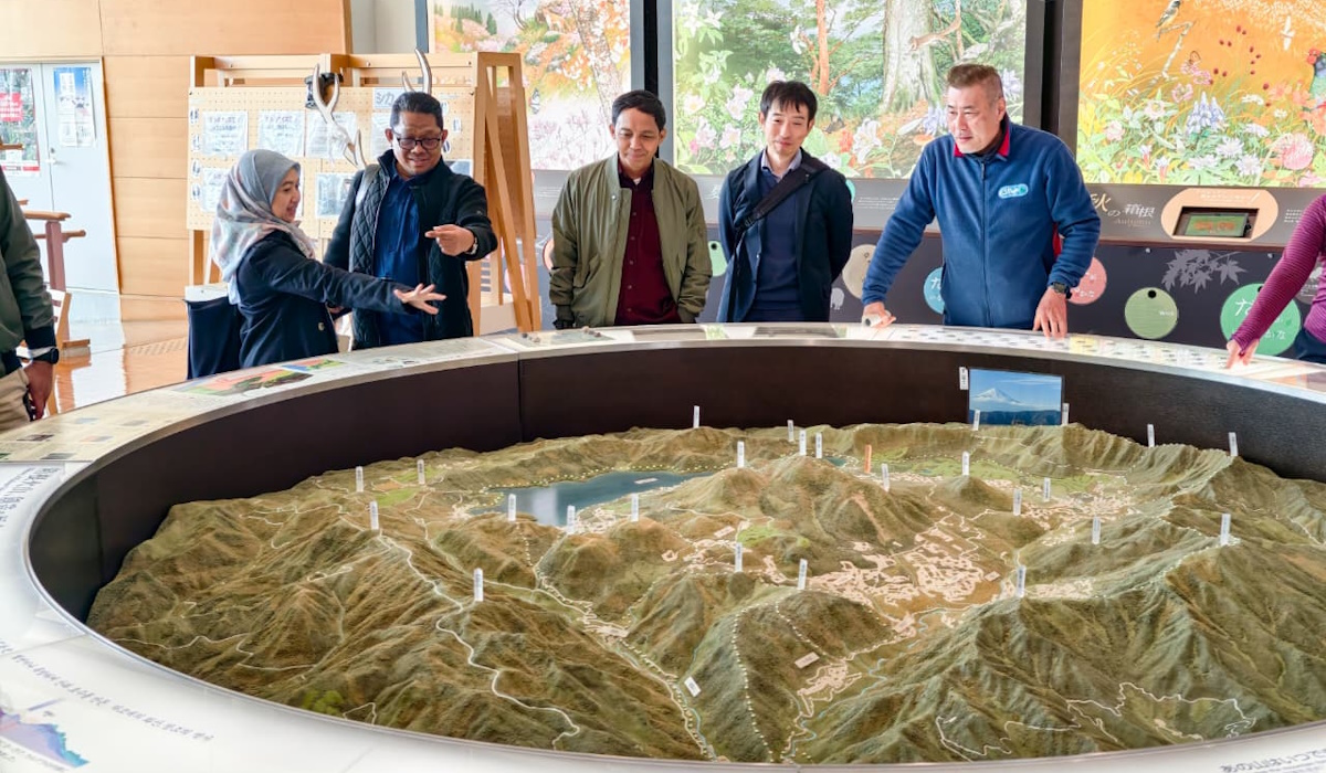 Forestry Ministry Discusses Sister Park Cooperation with Japan