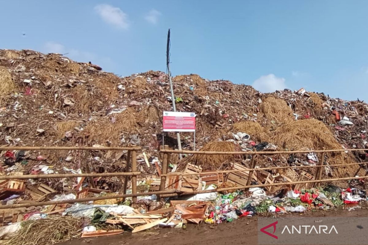DKI Yesterday: Rubbish Piles in Kramat Jati Market to WFH for Civil Servants