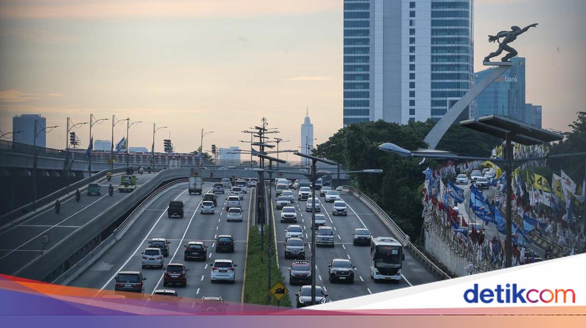 Contraflow Implemented on Halim to Senayan Toll Road This Morning