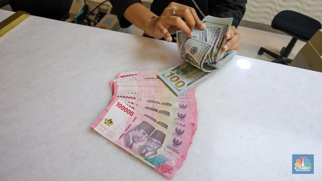 Rupiah Opens Stronger, US Dollar at Rp16,980