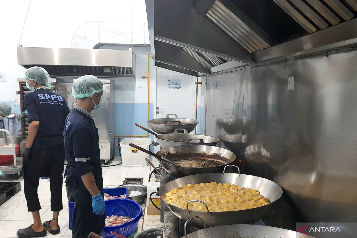 Improve MBG Quality, Kemayoran SPPG Conducts Regular Employee Evaluations