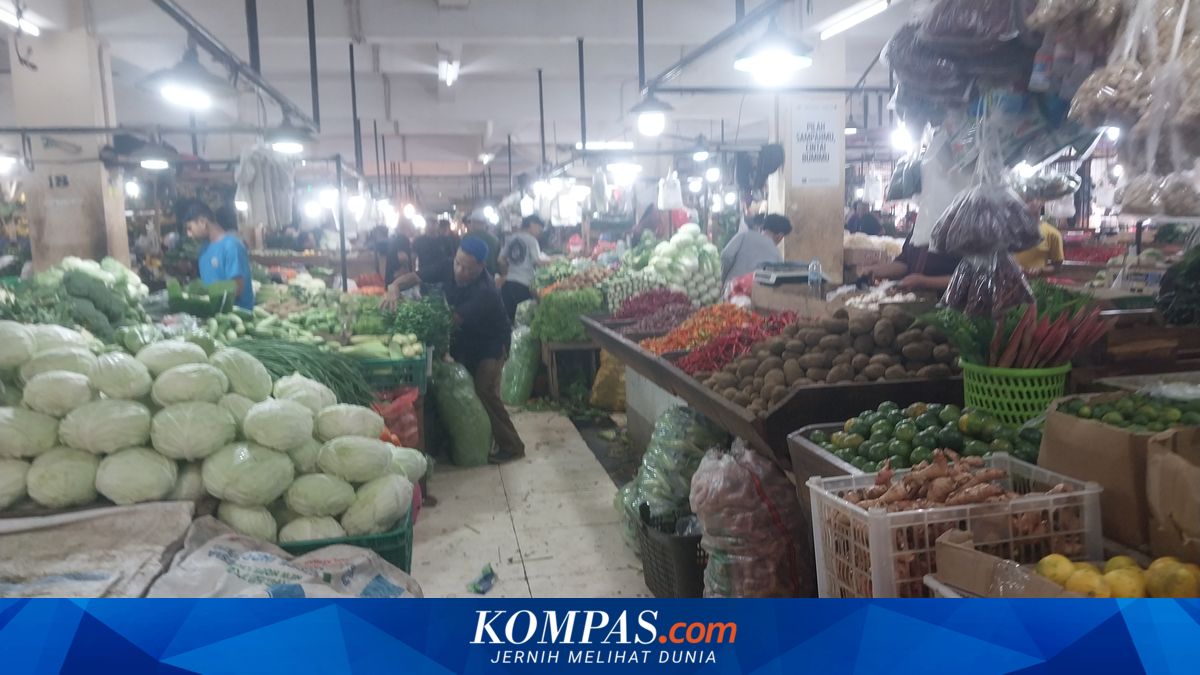 Relocated to Jambu Dua, Bogor Market Street Vendors Complain of Few Customers