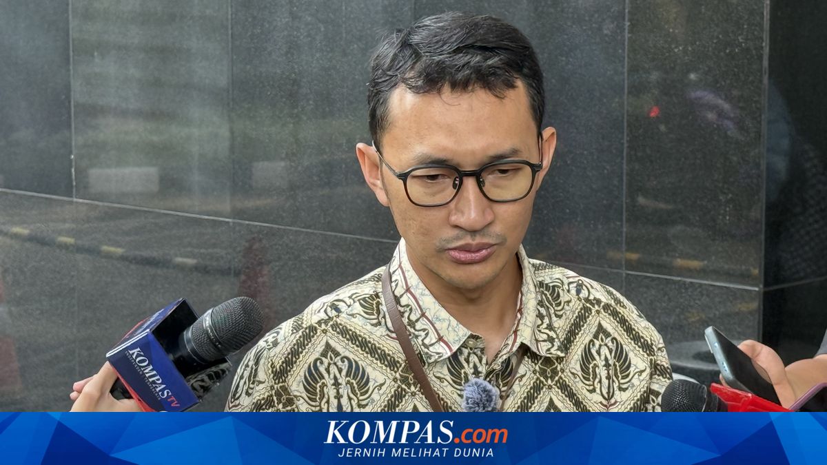 KPK Summons Three Cigarette Entrepreneurs as Witnesses in Customs Corruption Case