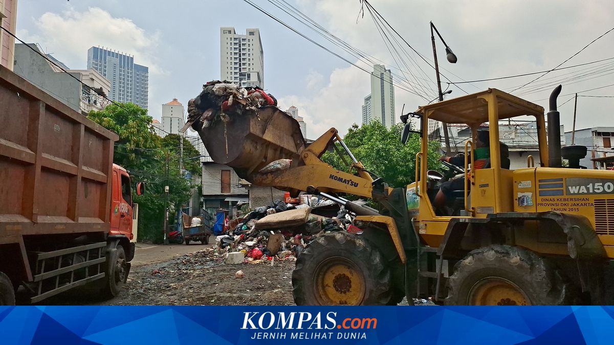 Mounting Rubbish Piles at Kopro Market in West Jakarta Due to Quota Restrictions at Bantargebang TPST