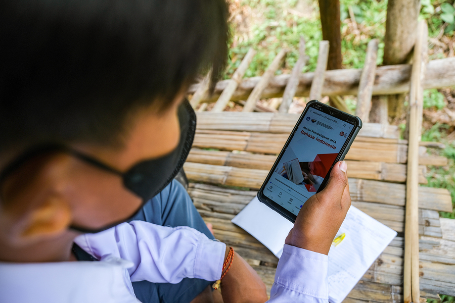 East Java Education Office to Regulate Gadget Use for Teachers and Students from April 2026