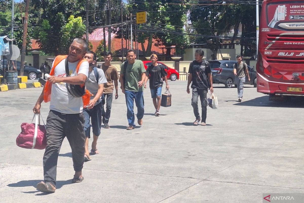 225 New Migrants Enter South Jakarta After Eid