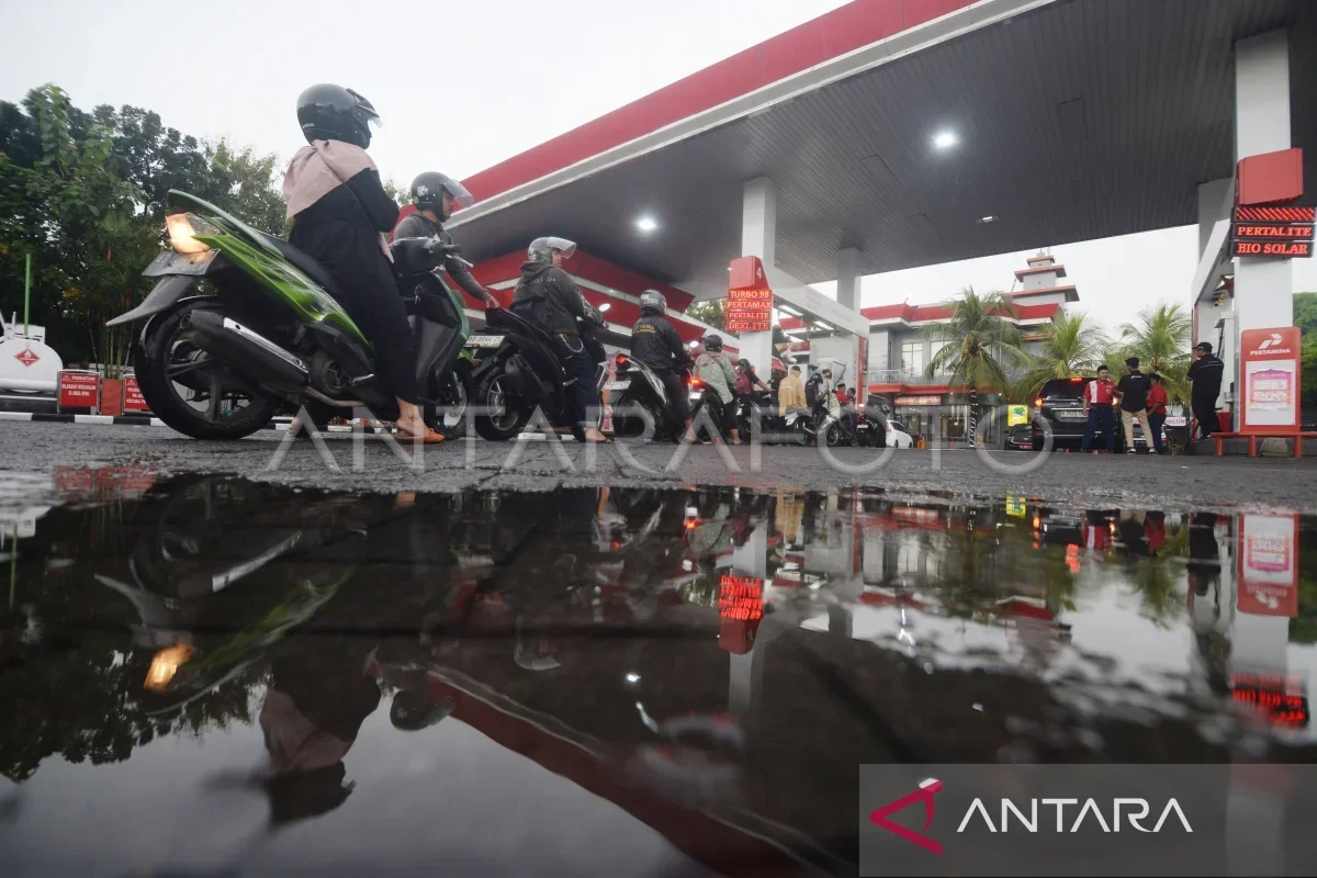 Pertamina urges public not to panic over fuel price hike rumours