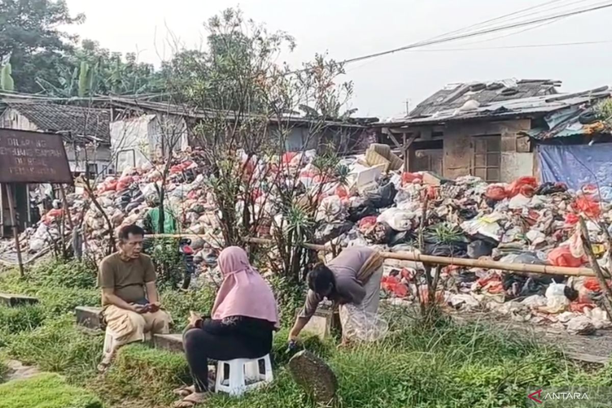 Residents Complain About Odour and Muddy Roads Due to Rubbish at Rawadas TPS