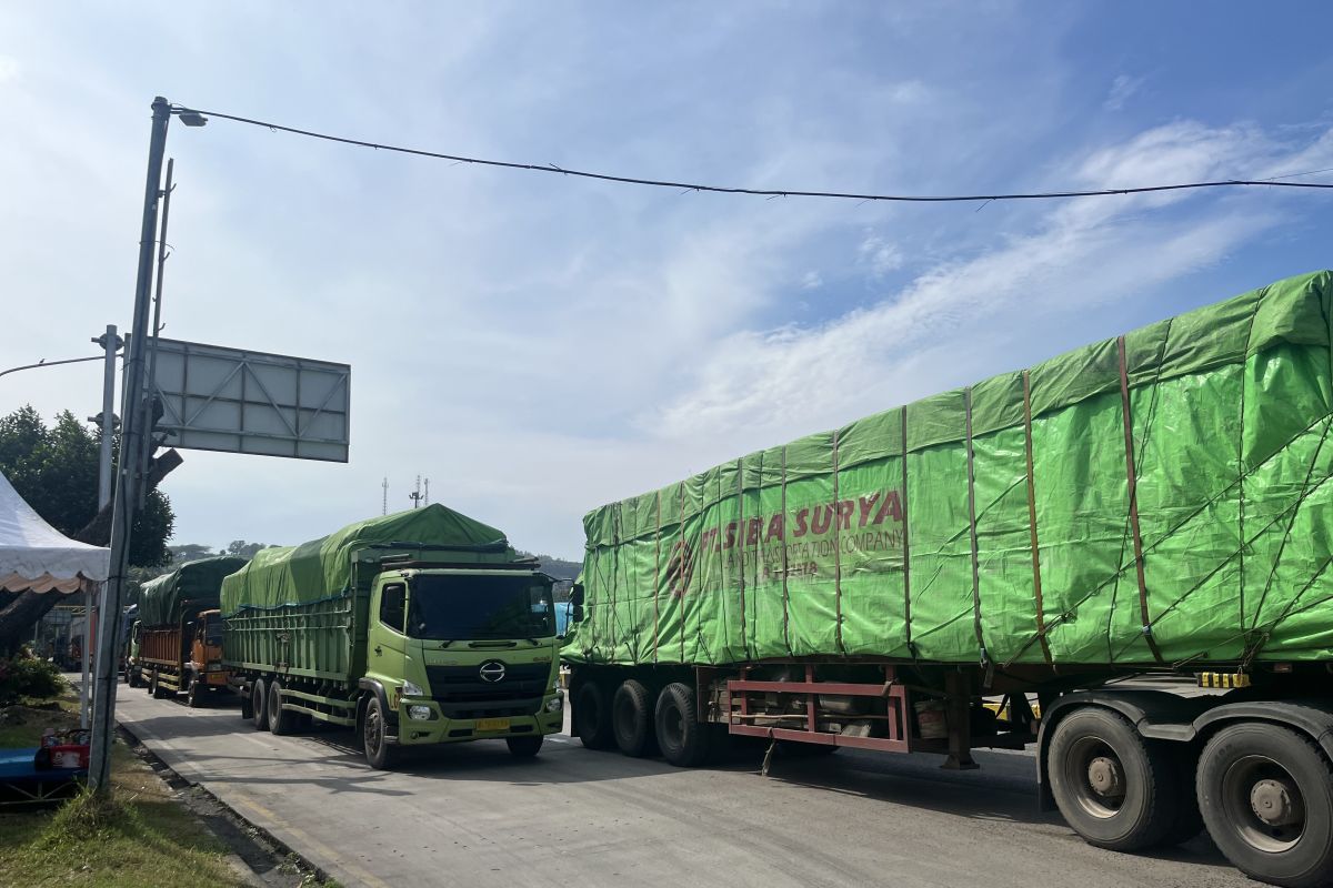 Truck congestion at Bakauheni Port begins to ease