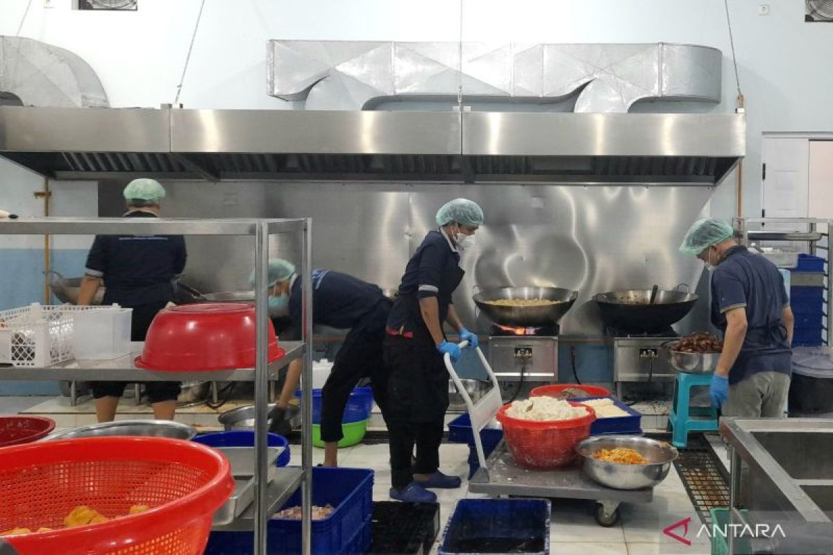 1,256 Nutrition Service Units without Wastewater Treatment and Hygiene Certificates Suspended in Eastern Indonesia