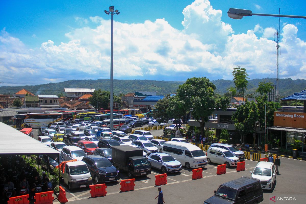 Ketapang Port Authority Operates 36 Vessels to Ease Congestion