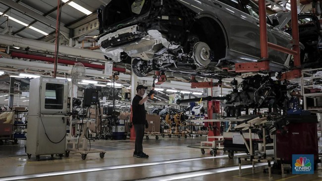 Stockpiled Goods in Factories, Indonesian Manufacturing Signals Danger