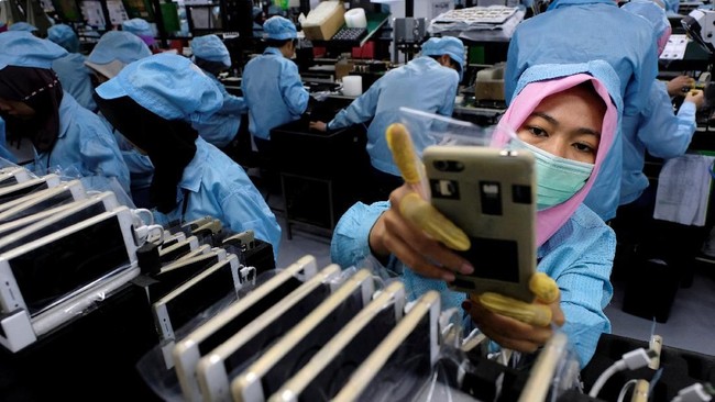 China Being Abandoned, Flocking to This Country
