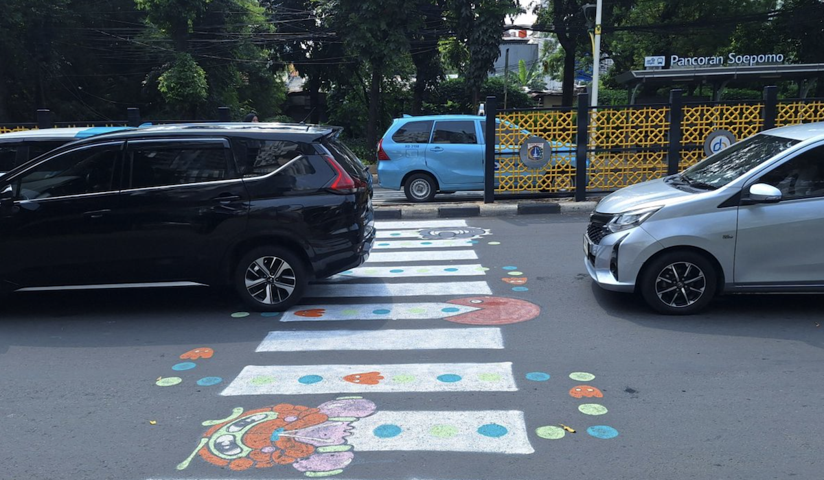 Pramono Apologises for the Stalled Tebet Zebra Crossing