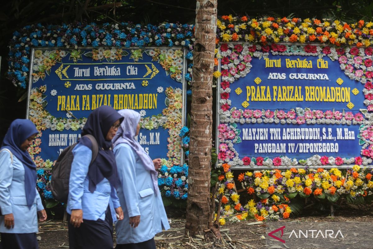Prabowo mourns the deaths of three TNI soldiers in peacekeeping mission