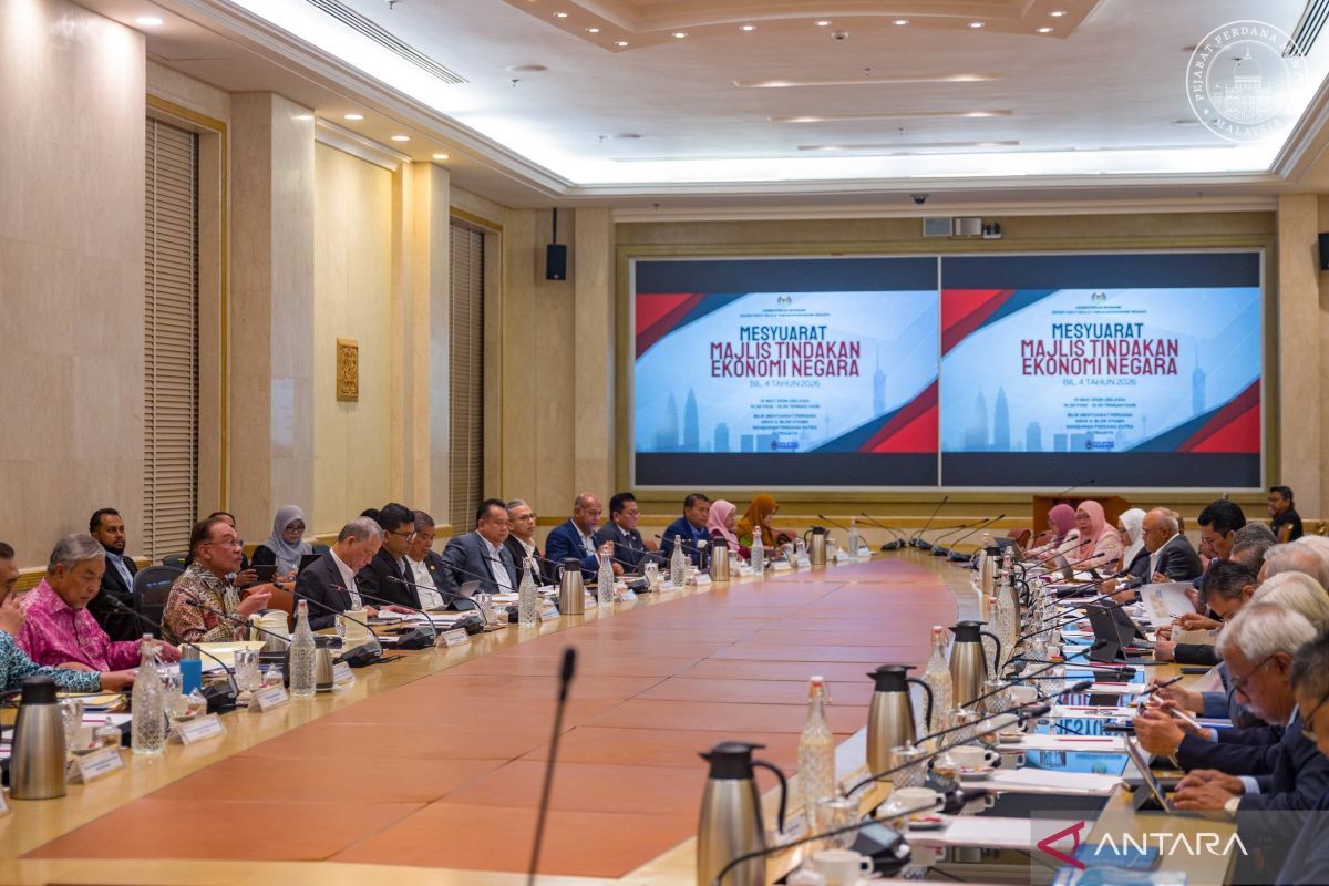 Anwar Ibrahim urges citizens to prioritise local products amid crisis threat