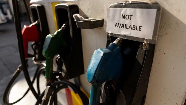 Fuel Crisis Hits Indonesia's Neighbour, Prices Soar - Protests Rage