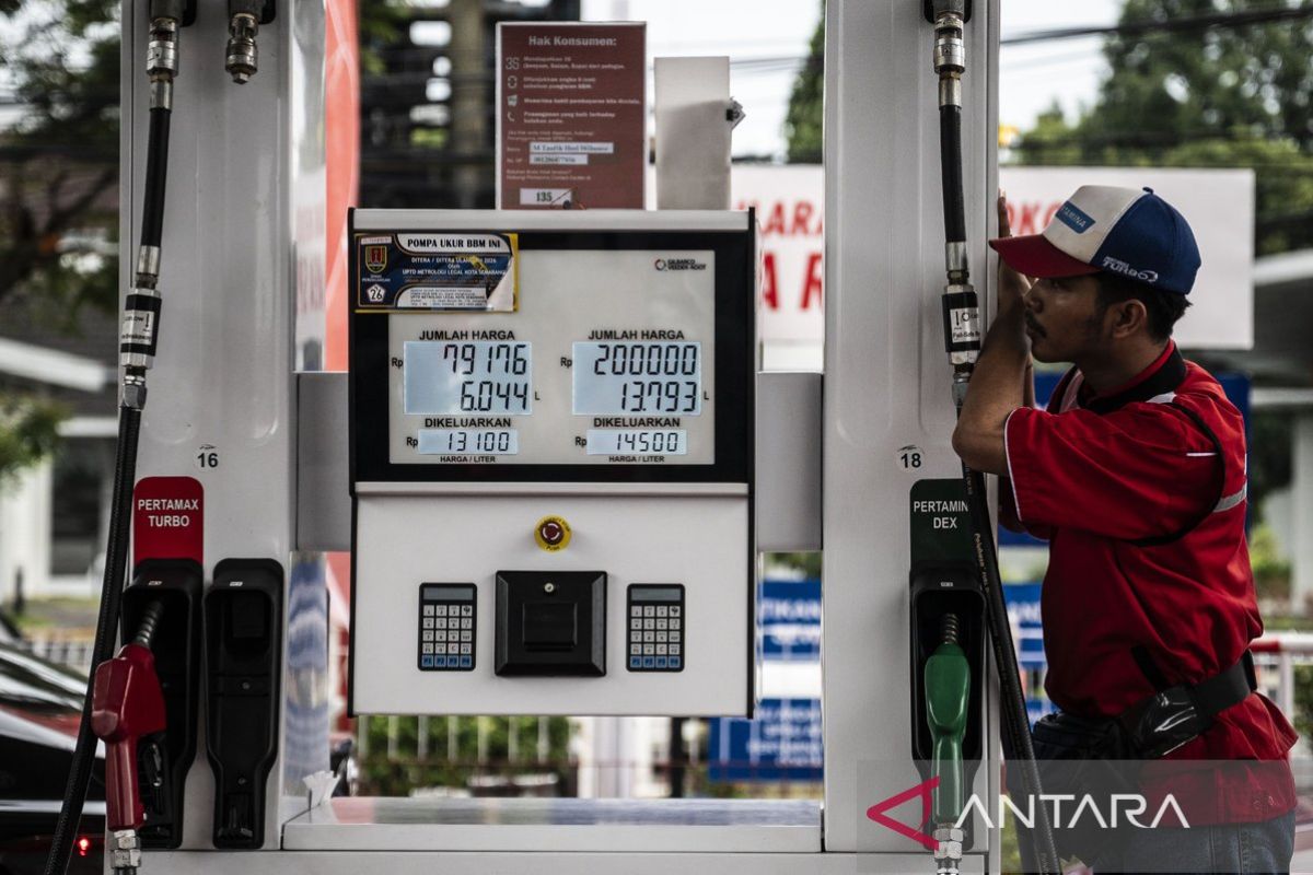 Coordinating Minister Airlangga Assures Fuel Stock is Secure, Fiscal Stability Maintained