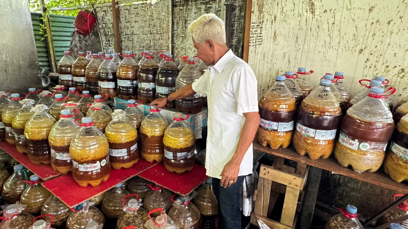 Angen Community in Serangan Processes Organic Waste into Eco-Enzyme