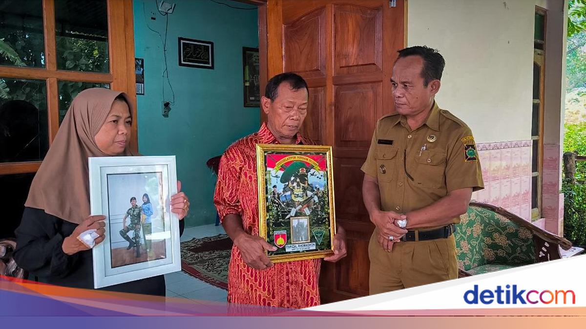Last Prayer of Private Farizal in Lebanon Until He Fell Victim to Mortar Blast