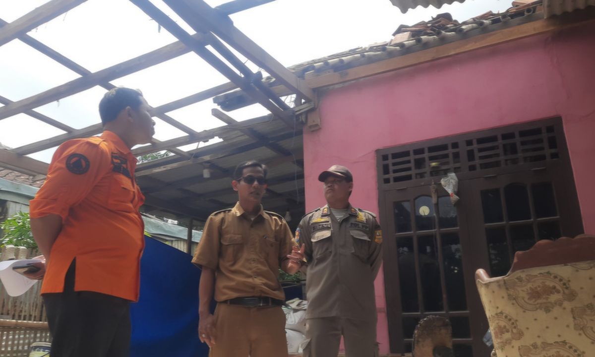 27 Houses in Bekasi Damaged by Tornado
