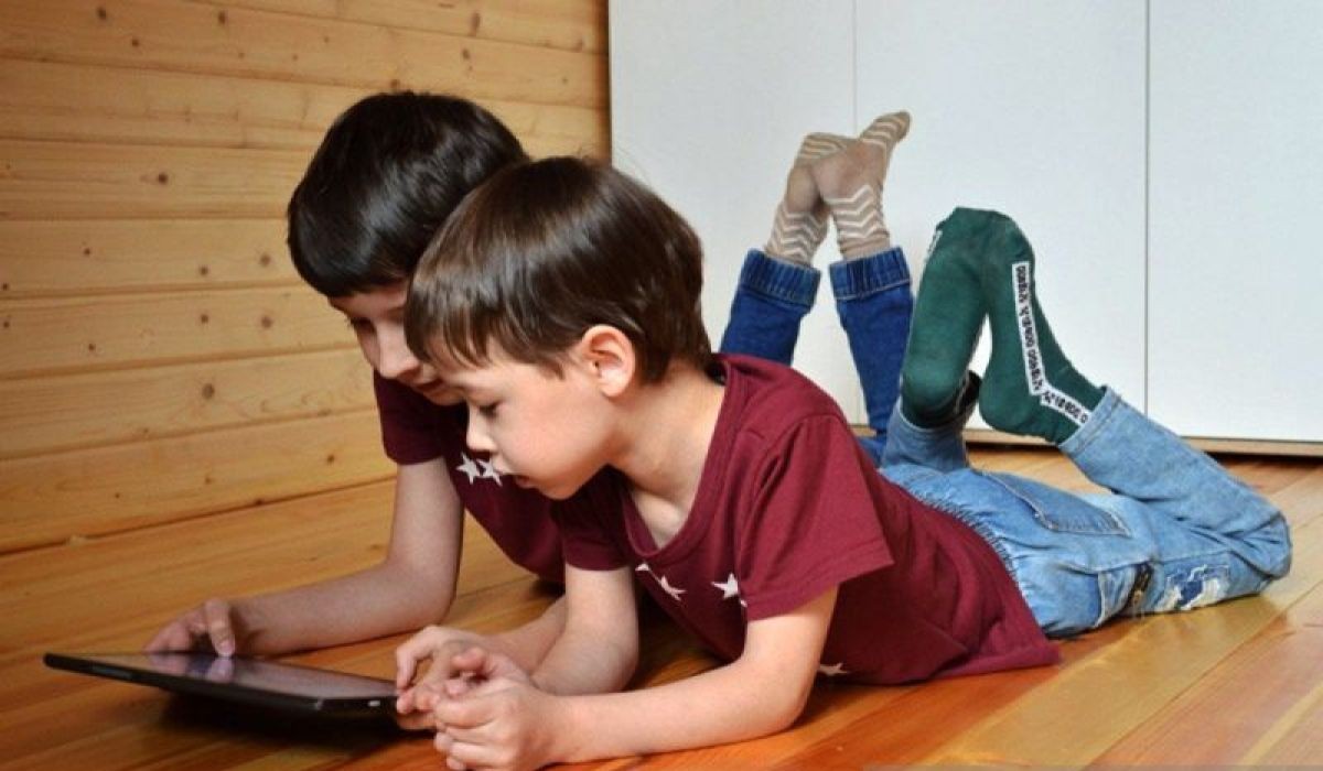 Children Allowed to Create Social Media Content, but Using Parents' Accounts
