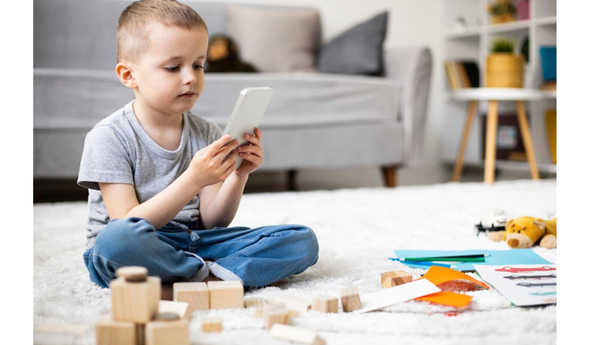 Impact of Gadgets on Toddlers: Risks of Speech Delay and Socialisation Disorders