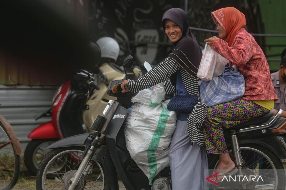 Economists predict higher March inflation, but still within target