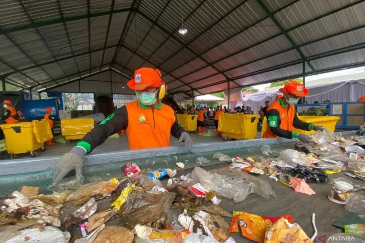 South Jakarta Waste Production Reaches 1,120 Tonnes Per Day During Eid Holiday