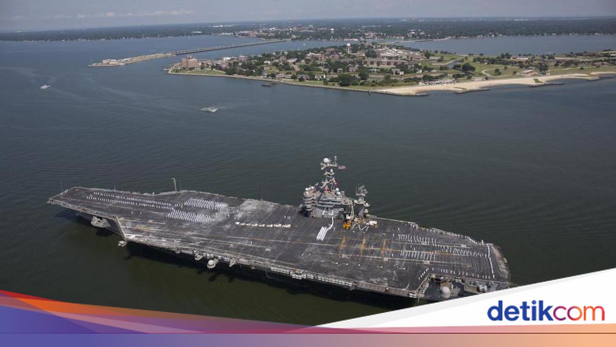 US Third Aircraft Carrier Sails Towards Middle East