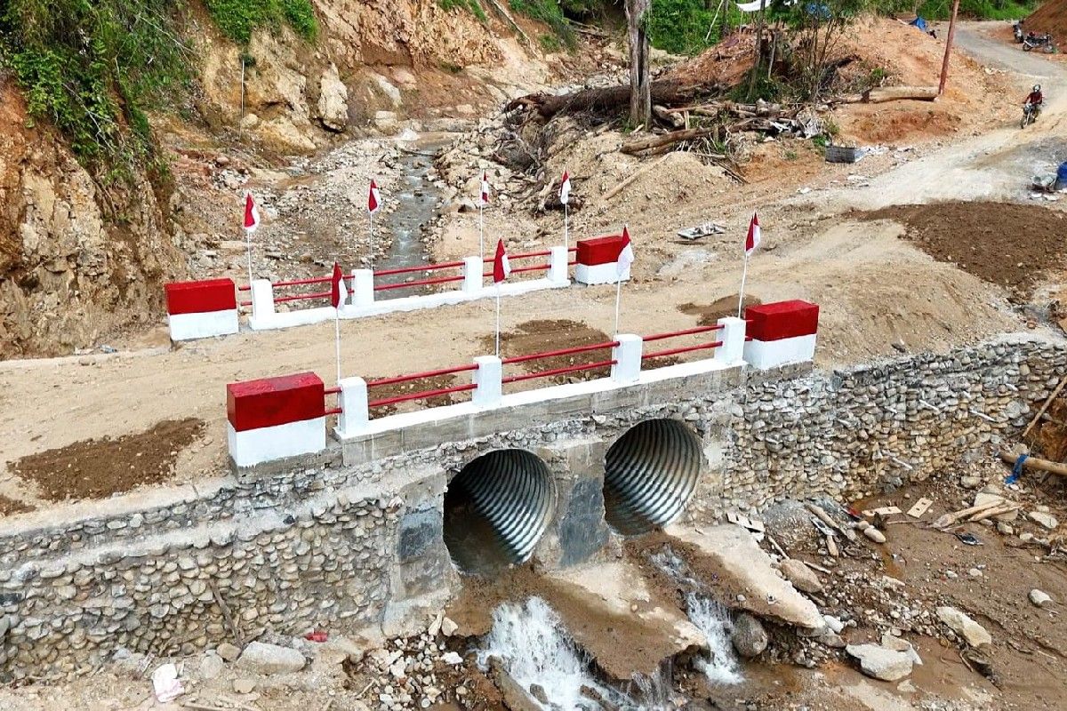 TNI Completes Armco Bridge in Central Tapanuli to Ease Resident Access