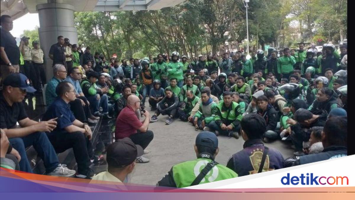 Online Motorbike Drivers Protest Jatinangor Campus Gate Using QR Code, Unpad Provides Explanation