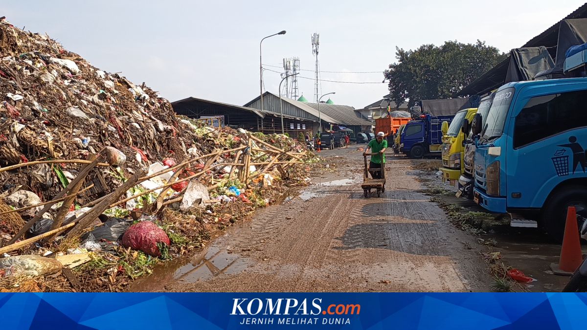 Rubbish Causes Unloading at Kramat Jati to Take 5 Hours, Driver: Longer than Jakarta-Bandung Trip