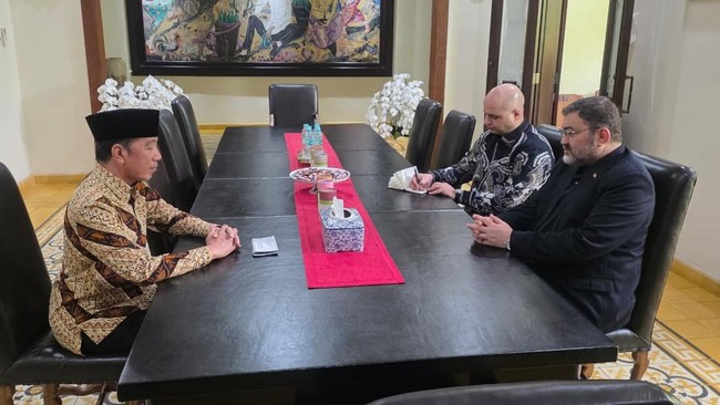 Iranian Ambassador Suddenly Meets Jokowi in Solo