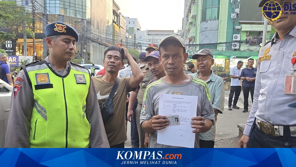Illegal Parking Attendants Return to Blok M, 10 Individuals Recorded by Officials