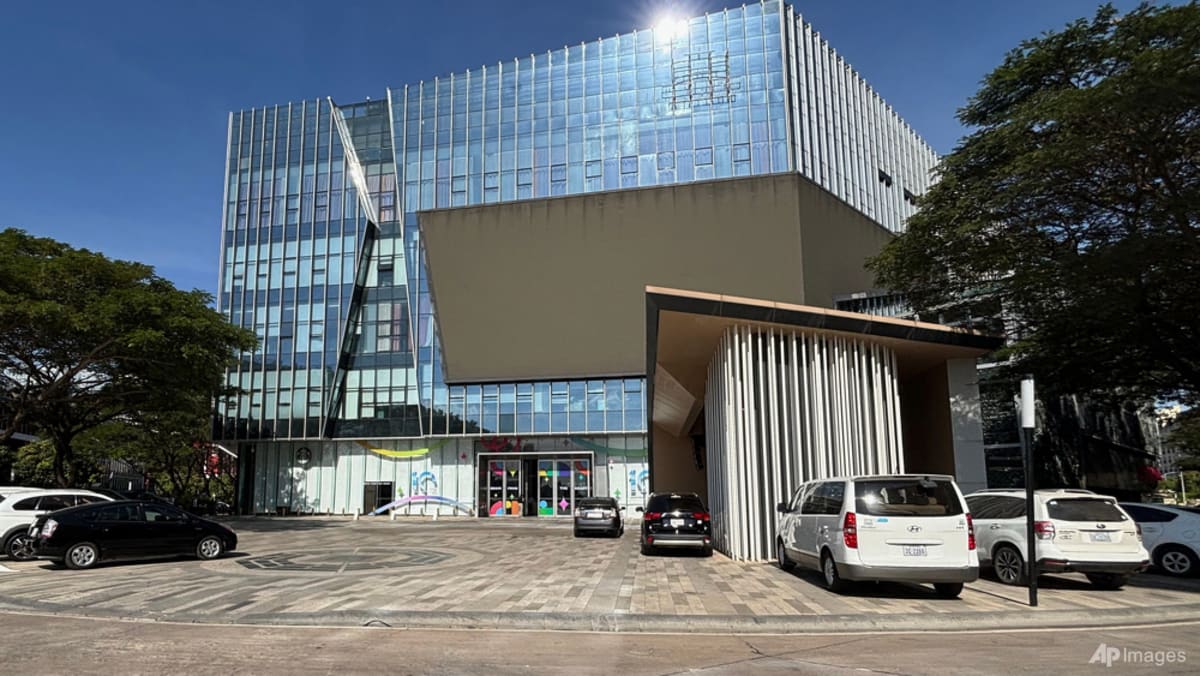 Accused scam boss extradited from Cambodia to China