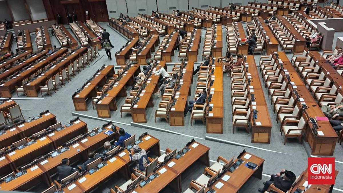 PDIP Puzzled by WFH on Fridays, PKB Warns Civil Servants Against Sightseeing